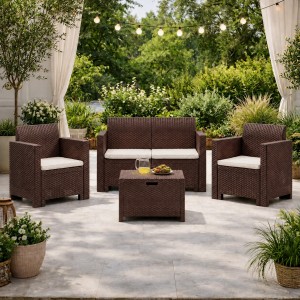 Vista ambientata Set di divanetto poltroncine e tavolino per esterno realizzato in PP polipropilene effetto rattan resistente alle intemperie Nebraska Made in Italy