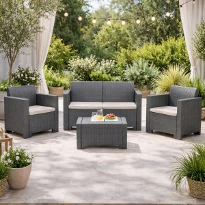 Vista ambientata Set di divanetto poltroncine e tavolino per esterno realizzato in PP polipropilene effetto rattan resistente alle intemperie Nebraska Made in Italy