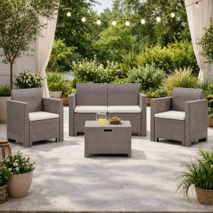 Vista ambientata Set di divanetto poltroncine e tavolino per esterno realizzato in PP polipropilene effetto rattan resistente alle intemperie Nebraska Made in Italy