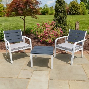 Vista ambientata Set da giardino in metallo colore Grafite 2 poltrone e tavolino modello Cuba Totò Piccinni