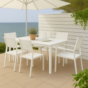 Vista ambientata Set pranzo tavolo allungabile 160/240 in alluminio colore Bianco con 4 sedie senza braccioli e 2 con braccioli modello Linosa Totò Piccinni