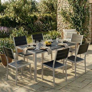 Vista ambientata set pranzo tavolo messico 158x78 con 6 sedie senza braccioli messico con struttura in metallo e polietilene effetto legno colore grafite