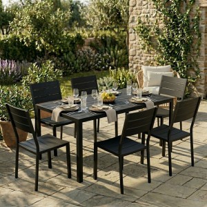 Vista ambientata set pranzo tavolo messico 158x78 con 6 sedie senza braccioli messico con struttura in metallo e polietilene effetto legno colore nero