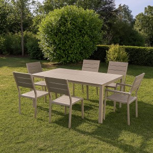 Vista ambientata set pranzo tavolo messico 158x78 con 4 sedie senza braccioli, 2 con braccioli messico con struttura in metallo e polietilene effetto legno colore tortora