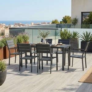 Vista ambientata set pranzo tavolo messico 158x78 con 6 sedie con braccioli messico struttura in metallo e polietilene effetto legno colore nero