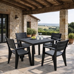Vista ambientata Set Pranzo in polipropilene con tavolo doge e 4 pèoltrone emma colore "antracite" Totò Piccinni