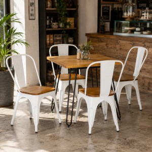 Vista ambientata Set da giardino in metallo con sedie con seduta in legno colore Bianco design industriale Totò Piccinni