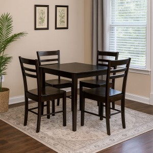 Vista ambientata Set tavolo in legno Teo 75 con 4 sedie in legno Petra colore Wengé Totò Piccinni