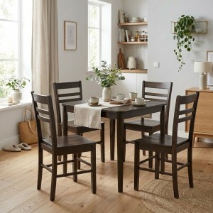 Vista ambientata Set tavolo in legno Teo 75 con 4 sedie in legno Petra colore Wengé Totò Piccinni