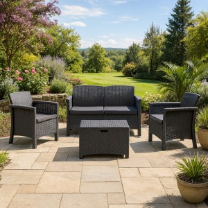 Vista ambientata Set da giardino in rattan divano 2 poltrone e tavolino colore Antracite con cuscini modello Venezia Totò Piccinni