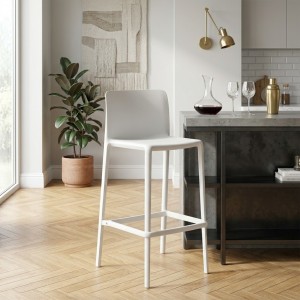 Vista ambientata Sgabello Bar in Polipropilene per interno ed esterno colore "bianco" modello Evo Totò Piccinni