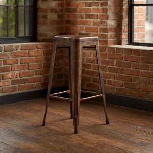 Vista ambientata Sgabello design industriale in metallo colore Bronzo modello Indutry Totò Piccinni