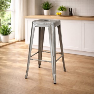 Vista ambientata Sgabello design industriale in metallo colore Silver modello Indutry Totò Piccinni