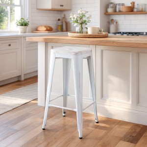 Vista ambientata Sgabello design industriale in metallo colore Vintage Bianco modello Indutry Totò Piccinni