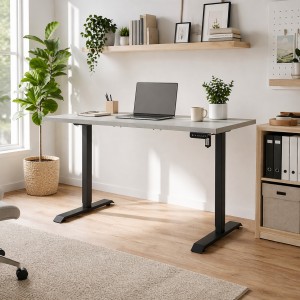 Vista ambientata Scrivania da camera con piano Grigio Cemento e gambe Nero regolabile in altezza elettricamente modello Progress Totò Piccinni