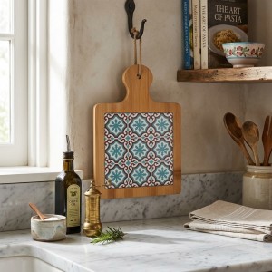 Vista ambientata Tagliere quadrato in bambù e ceramica colore Acquamarina modello Valladolid Villa D'Este