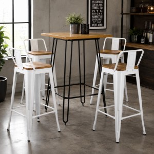 Vista ambientata Set industry bianco in metallo con sgabelli in metallo con seduta in legno colore Bianco design industriale Totò Piccinni