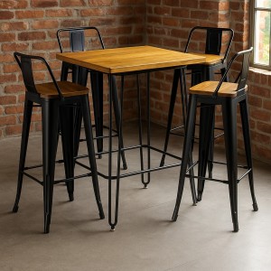 Vista ambientata Set industry bianco in metallo con sgabelli in metallo con seduta in legno colore Nero design industriale Totò Piccinni