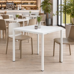 Vista ambientata Tavolo Autolivellante in metallo verniciato a polvere colore "bianco" 70x70 cm Totò Piccinni 