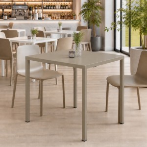 Vista ambientata Tavolo Autolivellante in metallo verniciato a polvere colore "bianco" 70x70 cm Totò Piccinni 