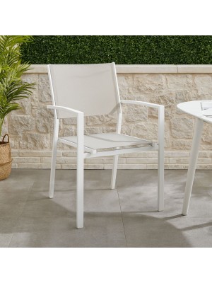 Vista ambientata sedia da esterno in alluminio e textilene colore Bianco con braccioli modello Hilde Totò Piccinni