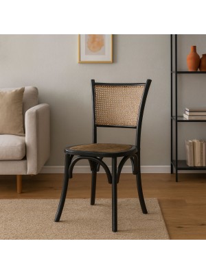 Vista ambientata sedia in legno da salotto colore Nero con seduta e schienale in rattan modello Carrel Totò Piccinni