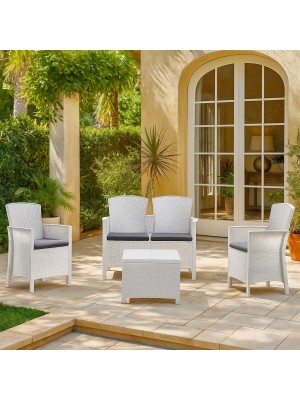 Vista ambientata Set da giardino in rattan colore Bianco divano 2 poltrone e tavolino con cuscini modello Lido Totò Piccinni