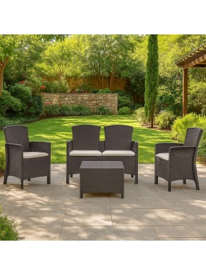 Vista ambientata Set da giardino in rattan colore Tortora divano 2 poltrone e tavolino con cuscini modello Lido Totò Piccinni