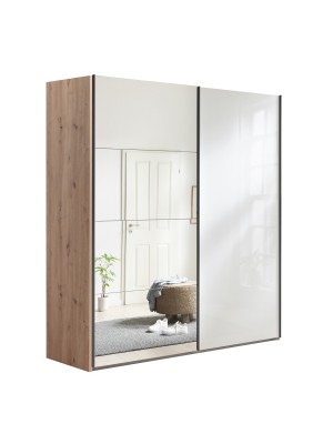 Vista diagonale Armadio in legno struttura Rovere Artisan con due ante scorrevoli, 1 Bianco Lucido e 1 a Specchio modello Sliding Totò Piccinni
