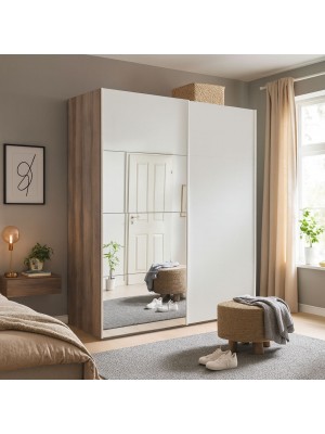 Vista ambientata Armadio moderno in legno con struttura Noce Brera, 2 ante scorrevoli 1 Bianco Opaco e 1 Specchio modello Sliding Totò Piccinni