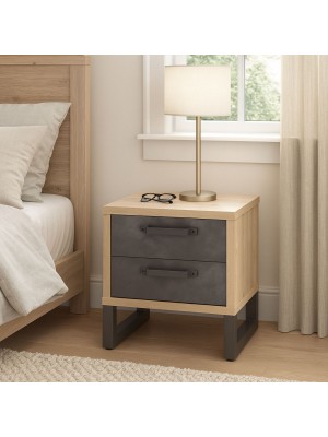 Vista ambientata Comodino da camera da letto in legno colore "Rovere Antico/Tadao Da2" con 2 cassetti Sylva Totò Piccinni