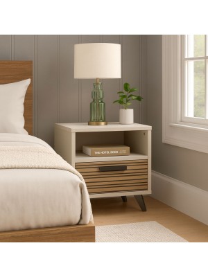 Vista ambientata Comodino da camera in legno colore "Cannettato/Cashmere" con 1 cassetto e 1 vano modello Zefiro Totò Piccinni