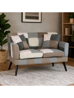 Vista ambientata Divano 2 Posti in tessuto colore Patchwork Elegant con braccioli e piedi in legno modello Ketty Totò Piccinni