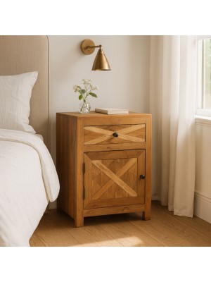 Vista ambientata Comodino camera da letto in legno di Teak con 1 cassetto ed 1 anta modello Steppa Totò Piccinni