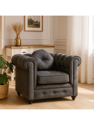 Vista ambientata Poltrona vintage trapuntata colore "Effetto Nab. Grigio" con piedini in legno modello Chester Totò Piccinni