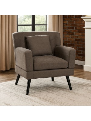 Vista ambientata Poltrona in tessuto colore Tortora con braccioli e piedi in legno modello Ketty Totò Piccinni