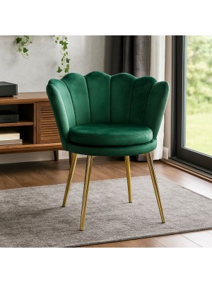 Vista ambientata Poltroncina in Velluto colore Verde con schienale a conchiglia e gambe in oro modello Velvet Totò Piccinni