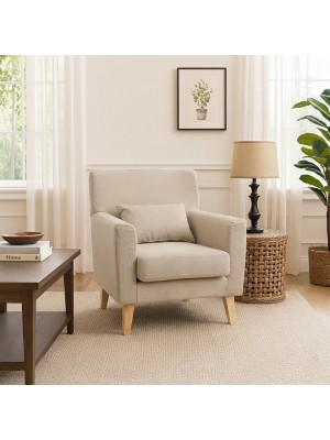 Vista ambientata Poltrona design moderno imbottita in Tessuto colore Crema con piedi in legno modello Enea Totò Piccinni