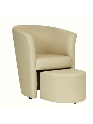 vista diagonale con pouf fuori Poltrona a pozzetto in ecopelle beige
