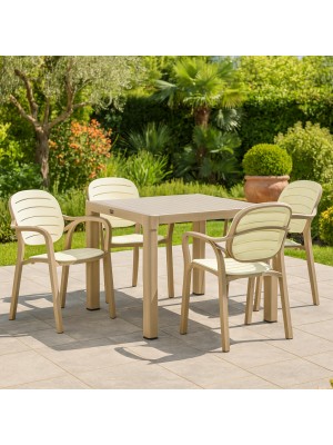 Vista ambientata Set da giardino con 4 poltroncine colore "Cappuccino/Cappuccino" in Polipropilene modello Nadia Totò Piccinni