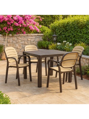 Vista ambientata Set da giardino con 4 poltroncine colore "Marrone/Marrone" in Polipropilene modello Nadia Totò Piccinni