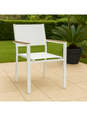 Vista ambientata Sedia in Alluminio e Textilene colore Bianco con braccioli effetto legno modello Trapani Totò Piccinni