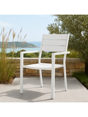 Vista ambientata Sedia in metallo e polietilene colore Bianco con braccioli modello Messico Totò Piccinni