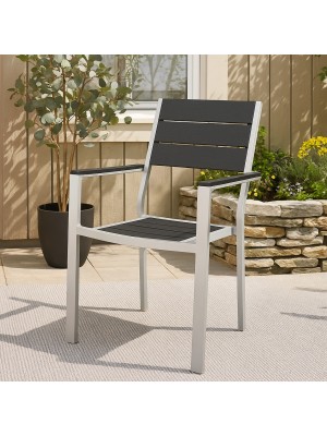 Vista ambientata Sedia in metallo e polietilene colore Grafite con braccioli modello Messico Totò Piccinni