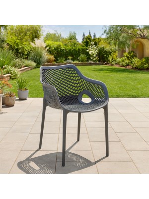 Vista ambientata Sedia in polipropilene colore Grigio Chiaro con braccioli modello Loren Totò Piccinni