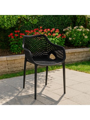 Vista ambientata Sedia in polipropilene colore Nero con braccioli modello Loren Totò Piccinni