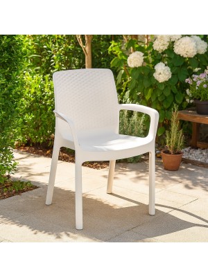 Vista ambientata Sedia in Polipropilene colore Bianco design impilabile con braccioli modello Regina Totò Piccinni