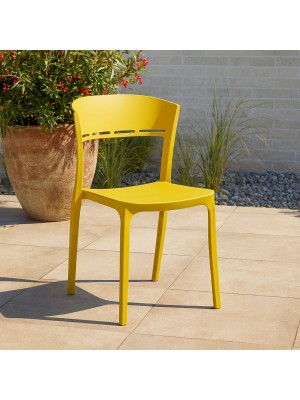 Vista ambientata Sedia in Polipropilene in fibra di vetro colore Giallo Senape design impilabile modello Delta Totò Piccinni