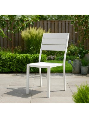 Vista ambientata Sedia con struttura in metallo e polietilene colore Bianco senza braccioli modello Messico Totò Piccinni