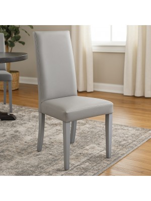 Vista ambientata Sedia imbottita in similpelle colore Effetto nabuk Grigio con struttura e gambe in legno modello Denver Totò Piccinni